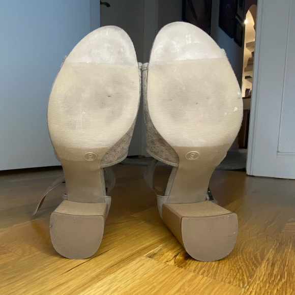 Universal Thread Heels - Picture 4 of 4